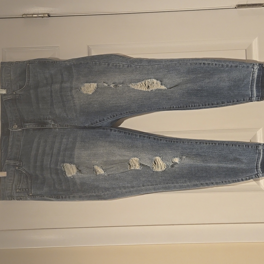 ✨️Celebrity Pink Distressed Ankle Skinny Jeans